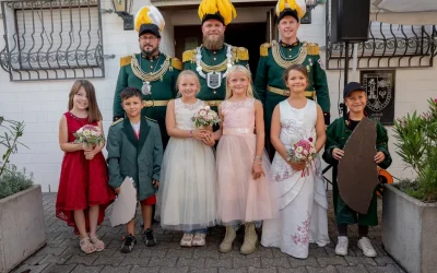Zwillings-Königinnen beim Kinderschützenfestder St. Sebastianus Bruderschaft Schiefbahn